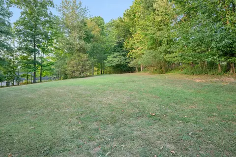Exterior - 300 E Lake Dr, Dickson, TN 37055 photo 4 of 4