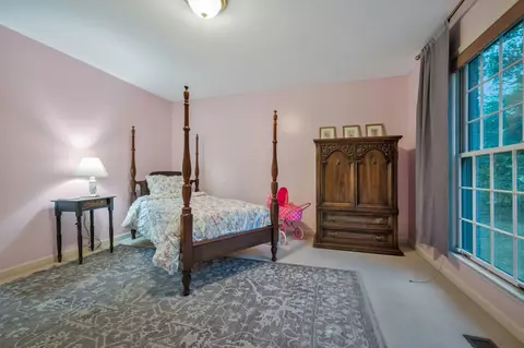 Bedroom - 300 E Lake Dr, Dickson, TN 37055 photo 4 of 7