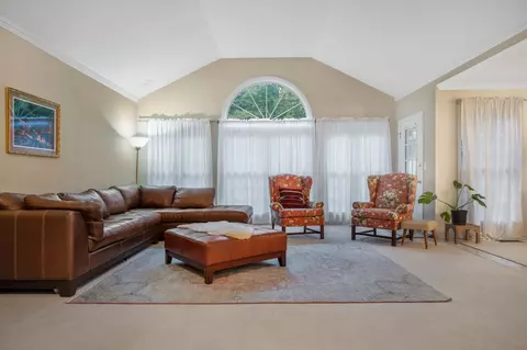 Living - 300 E Lake Dr, Dickson, TN 37055 photo 1 of 2