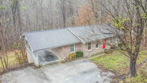 1910 Spring Hill Dr, Sevierville, TN 37876