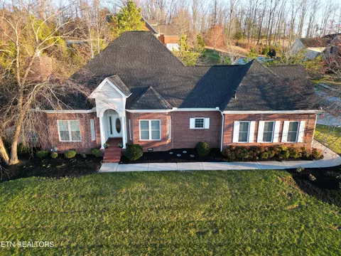 105 Timber Cir, Lenoir City, TN 37772