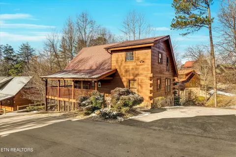 3004 Oak Tree Way, Pigeon Forge, TN 37863