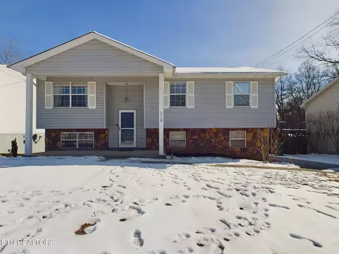 328 Waters Rd, Maryville, TN 37803