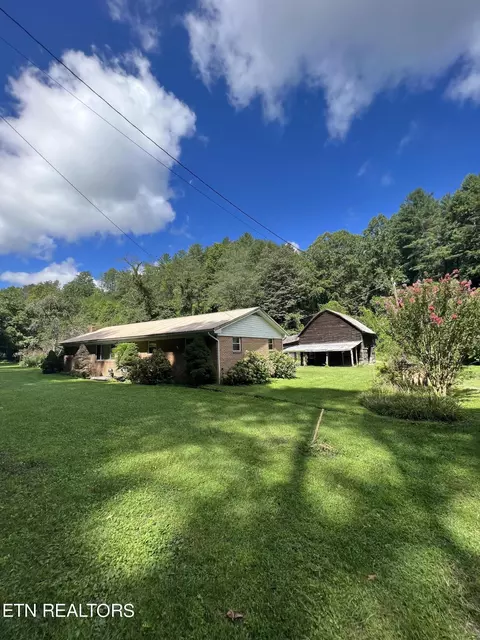 600 Johns Creek Rd, Del Rio, TN 37727