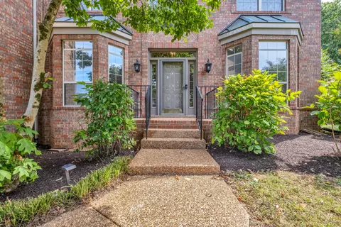 8169 Londonberry Rd, Nashville, TN 37221