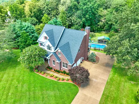 5008 Highpoint Rd, Pleasant View, TN 37146