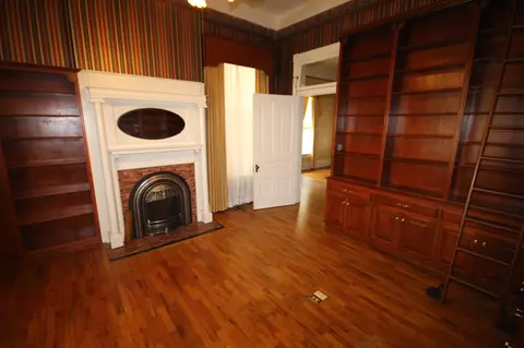 Living - 1019 E Main St, Murfreesboro, TN 37130 photo 5 of 6