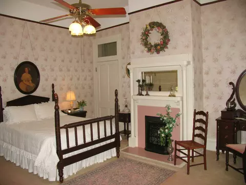 Bedroom - 1019 E Main St, Murfreesboro, TN 37130 photo 1 of 8