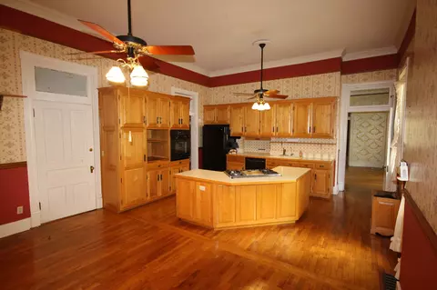 Kitchen - 1019 E Main St, Murfreesboro, TN 37130 photo 2 of 6
