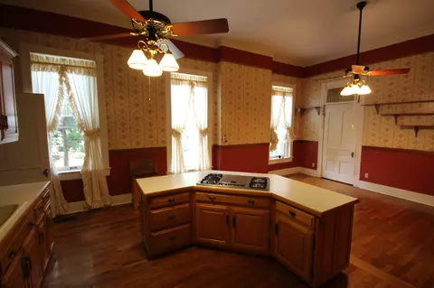 Kitchen - 1019 E Main St, Murfreesboro, TN 37130 photo 4 of 6