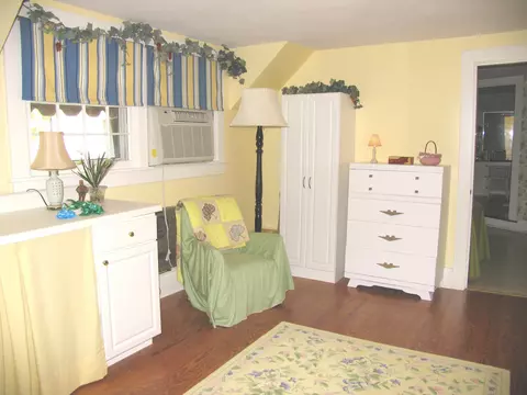 Bedroom - 1019 E Main St, Murfreesboro, TN 37130 photo 6 of 8