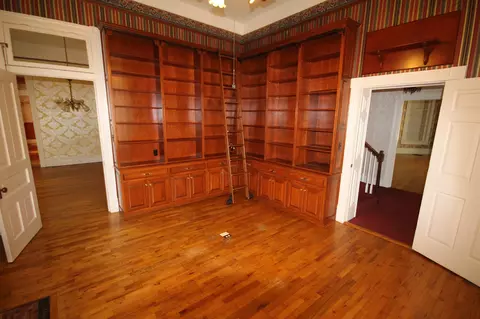 Living - 1019 E Main St, Murfreesboro, TN 37130 photo 6 of 6