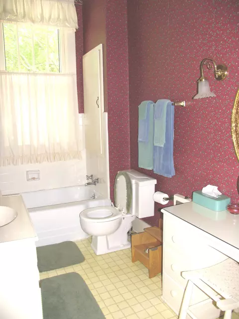 Bath - 1019 E Main St, Murfreesboro, TN 37130 photo 2 of 4