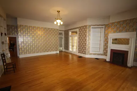 Living - 1019 E Main St, Murfreesboro, TN 37130 photo 3 of 6