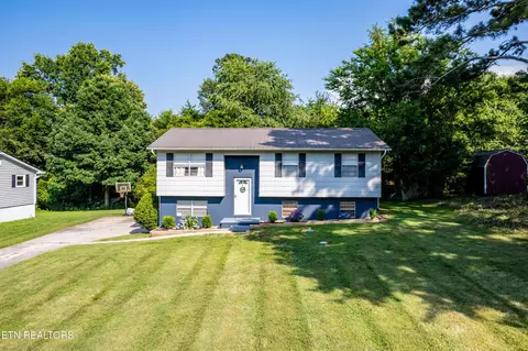 1712 Maplecrest Dr, Louisville, TN 37777