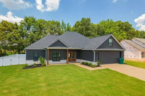 50 Shady Meadows Dr, Jackson, TN 38305