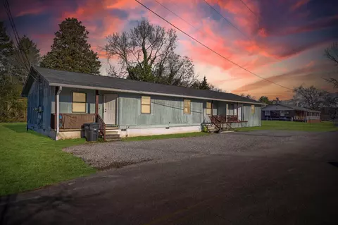 401 Red Maple St, Graysville, TN 37338