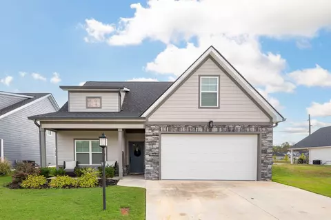 1040 Silverpine Dr, Chattanooga, TN 37421