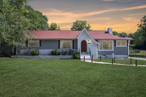 2118 Mcfarland Ave, Rossville, GA 30741