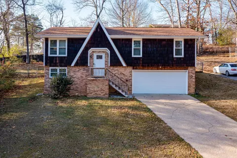 303 Cricket Ln, Hixson, TN 37343