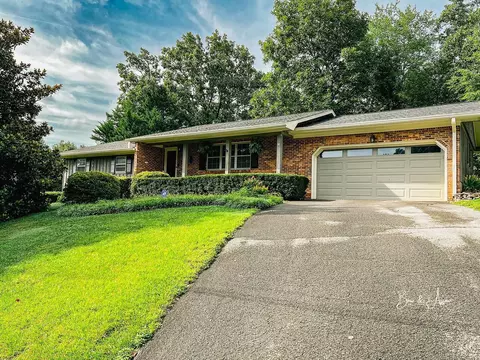 602 Oak Crest Ln, Hixson, TN 37343