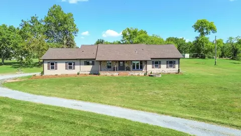 1029 Robertson Rd NE, Gallatin, TN 37066