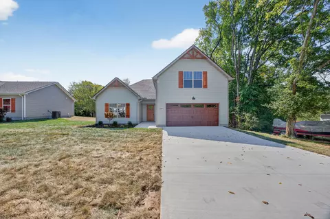 1044 W College, Greenbrier, TN 37073
