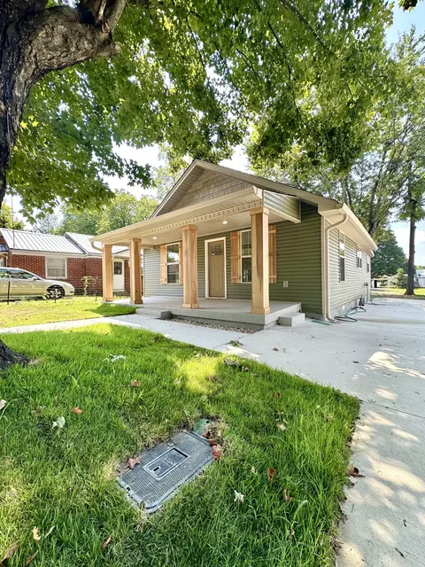 405 6th St, Lawrenceburg, TN 38464