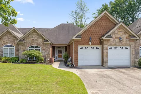 1364 Village Green Dr, Hixson, TN 37343