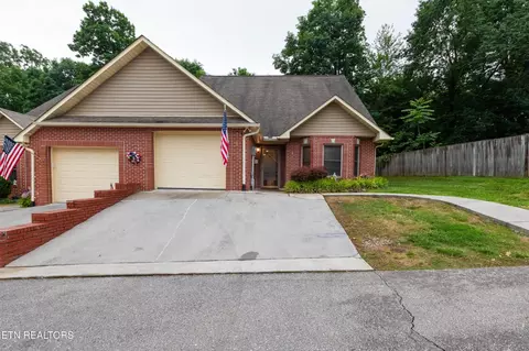 137 Pinewood Dr, Lenoir City, TN 37771