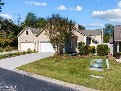 8631 Boone Hall Ct, Knoxville, TN 37923