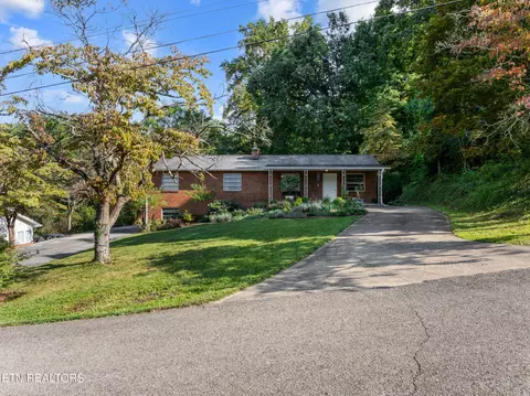 800 Barclay Dr, Knoxville, TN 37920