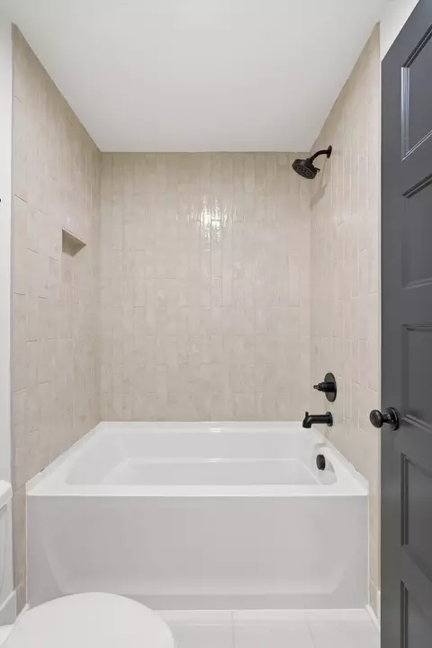 Bath - 5524 Sinclair St, Murfreesboro, TN 37127 photo 8 of 9