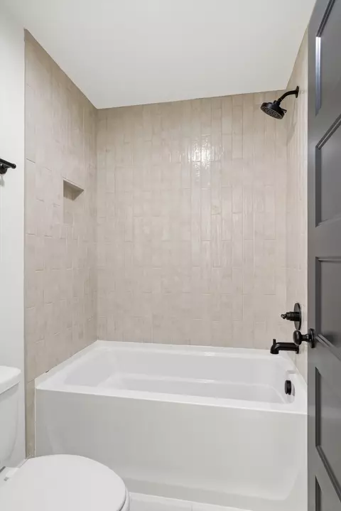 Bath - 5524 Sinclair St, Murfreesboro, TN 37127 photo 9 of 9