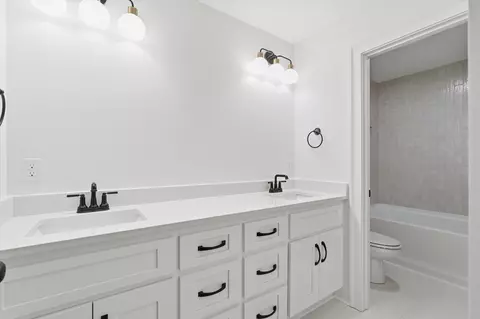 Bath - 5524 Sinclair St, Murfreesboro, TN 37127 photo 7 of 9