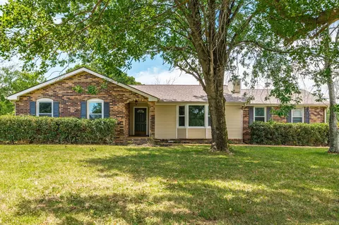 140 Oak Forest Dr, Goodlettsville, TN 37072