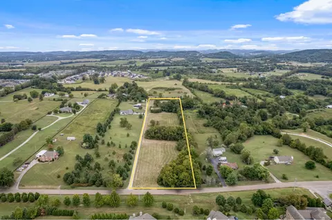 2736 Critz Ln, Thompsons Station, TN 37179
