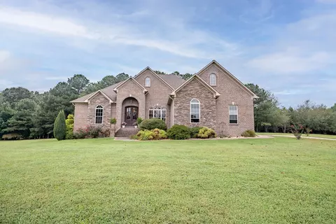 786 Hillview Dr, Lawrenceburg, TN 38464