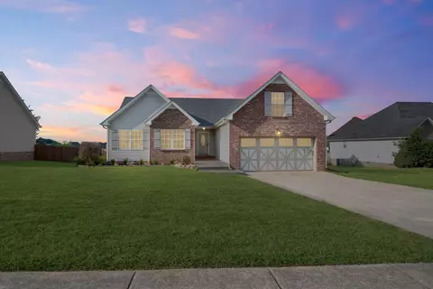 1569 Autumn Dr, Clarksville, TN 37042