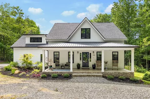 858 Walden Dr, Signal Mountain, TN 37377