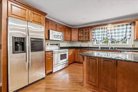 Kitchen - 4100 River Rd, Baxter, TN 38544 photo 2 of 2