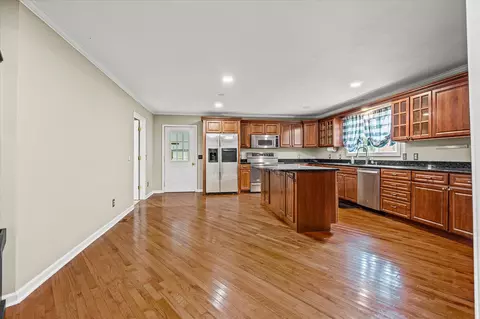 Kitchen - 4100 River Rd, Baxter, TN 38544 photo 1 of 2
