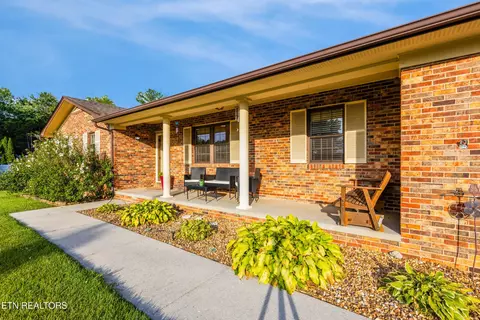 7203 Deville Way, Powell, TN 37849 photo 2