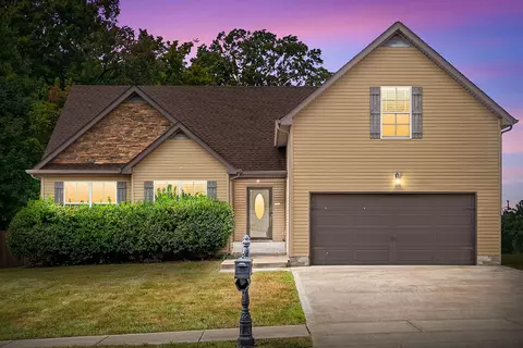 1102 Meachem Dr, Clarksville, TN 37042