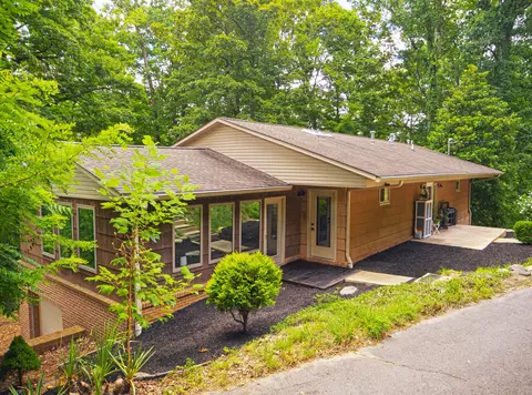 125 Dogwood Dr, Livingston, TN 38570