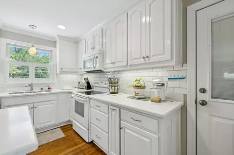 Kitchen - 1336 Sharp Springs Rd, Decherd, TN 37324 photo 4 of 7