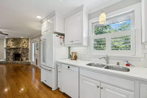 Kitchen - 1336 Sharp Springs Rd, Decherd, TN 37324 photo 5 of 7