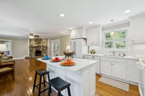 Kitchen - 1336 Sharp Springs Rd, Decherd, TN 37324 photo 2 of 7