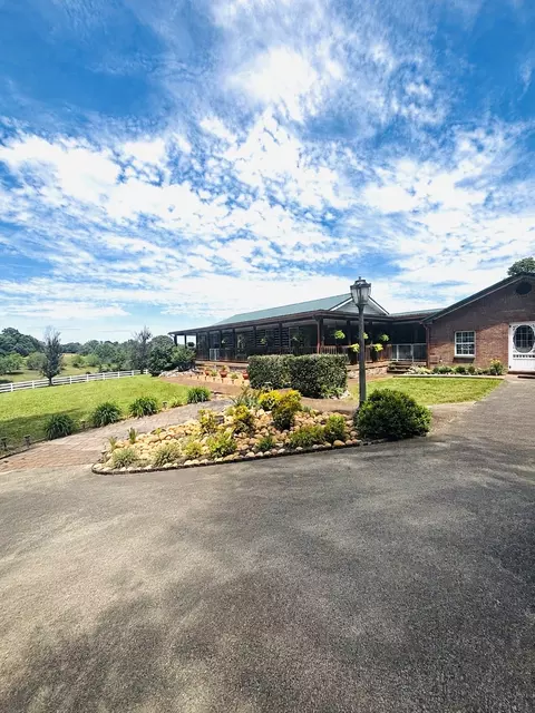 241 Glen Holliday Rd, Indian Mound, TN 37079
