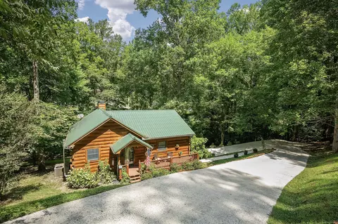 183 Baymont Dr, Lancaster, TN 38569